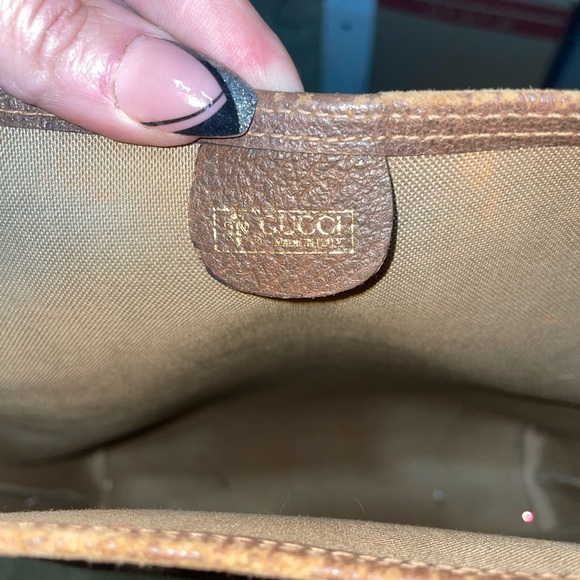 “RePoSh” beautiful Gucci Tote in terrific condition! - Picture 2 of 6